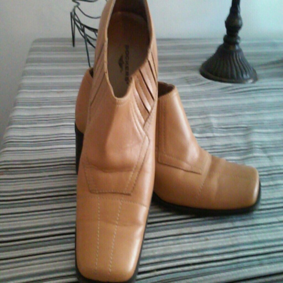 Shoes - Picture 3 of 4