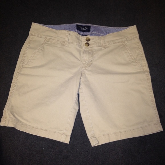 AEO Khaki Shorts - Picture 1 of 4
