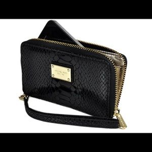 Michael Kors Zip IPhone Wristlet