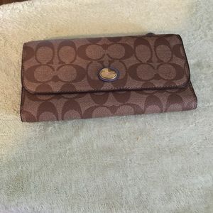 Large coach wallet in very good condition