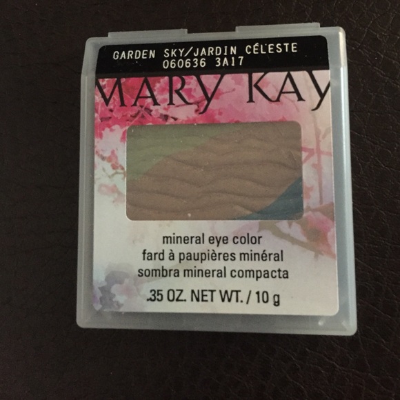 Mary Kay mineral eye color in Garden Sky