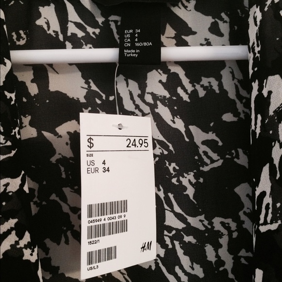 New H&M black and white cross over top - size 4 - Picture 2 of 2