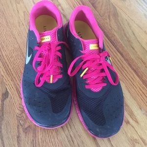 Nike livestrong running shoes 8.5