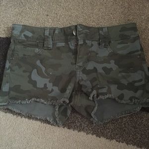 Lei Ashley low rise camouflage shorts