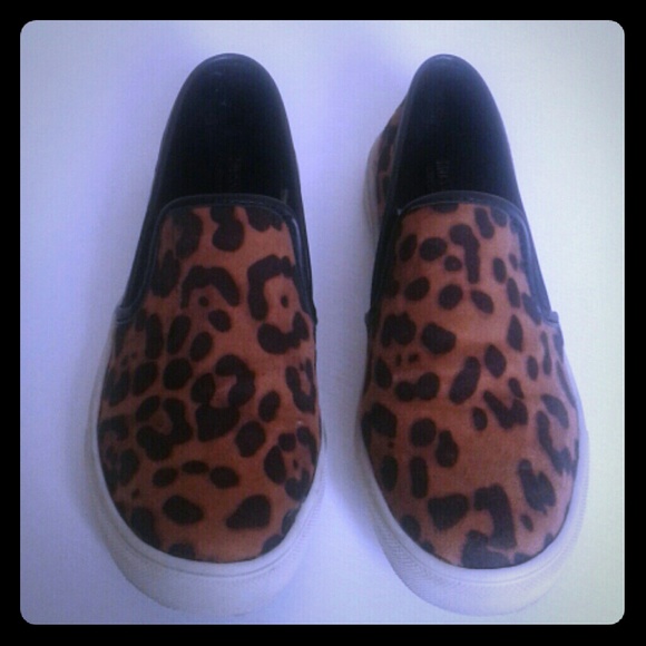 Mossimo slip on sneakers
