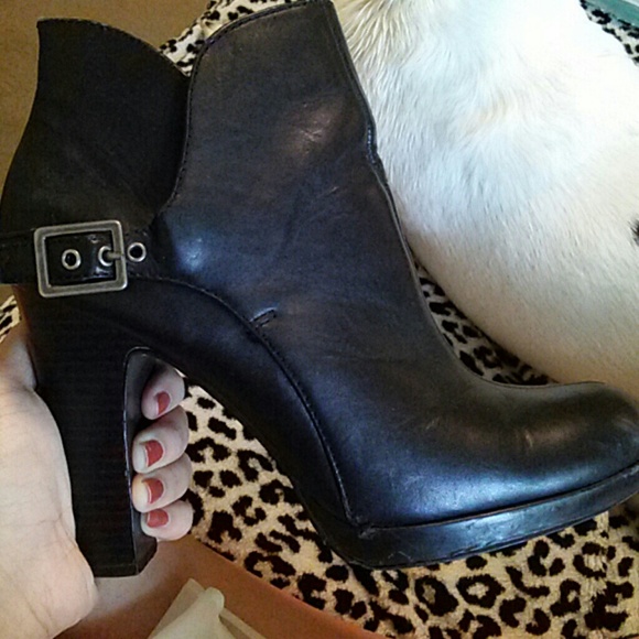 Vera wang bootie heels