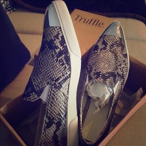 Flat faux snakeskin shoes. Brand new, never worn.