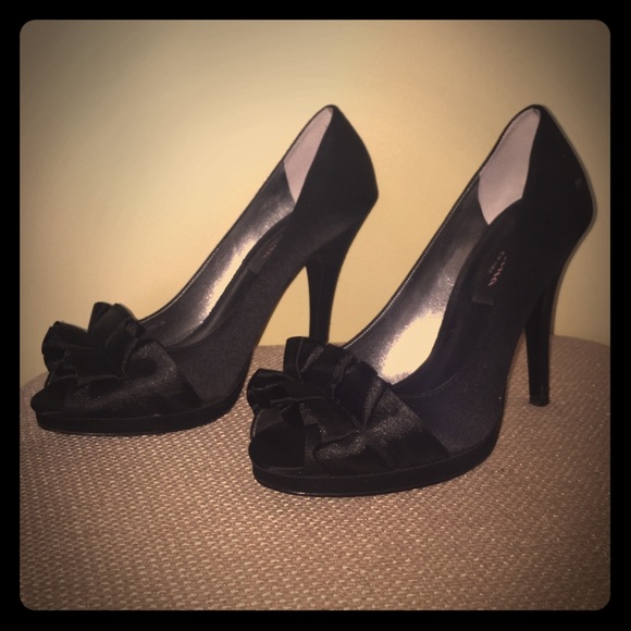 Black high heels from Nina