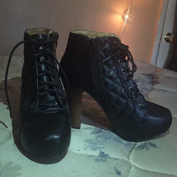Black Charlotte Russe High Heeled Boots. - Picture 1 of 3