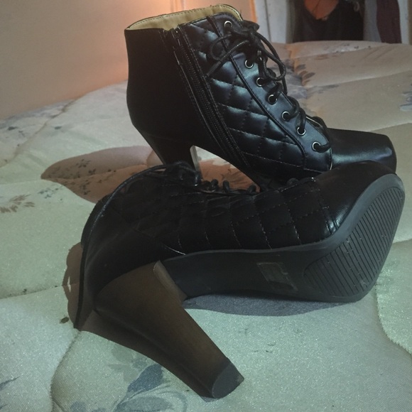 Black Charlotte Russe High Heeled Boots. - Picture 3 of 3