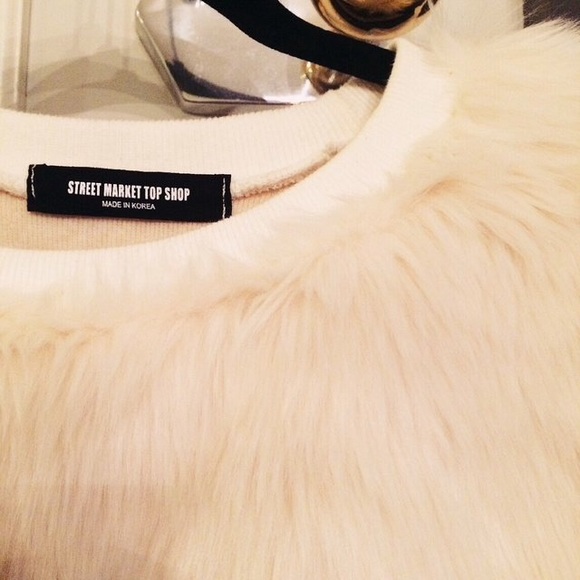 👋🏼(SOLD) Sweet Furry Sweater - Picture 3 of 3