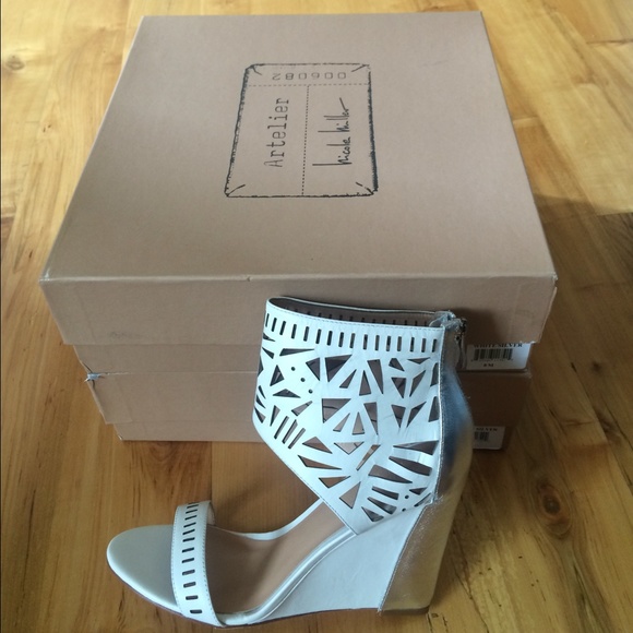 Nicole Miller Artelier White Silver Cutout Wedges