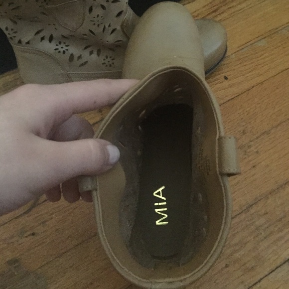 Tan MIA booties - Picture 3 of 3