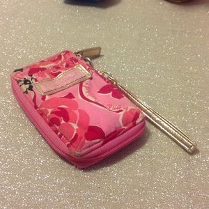 Alpha Omicron Pi Lilly Pulitzer wristlet.