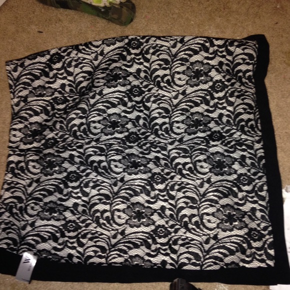 Black lace skirt 16p