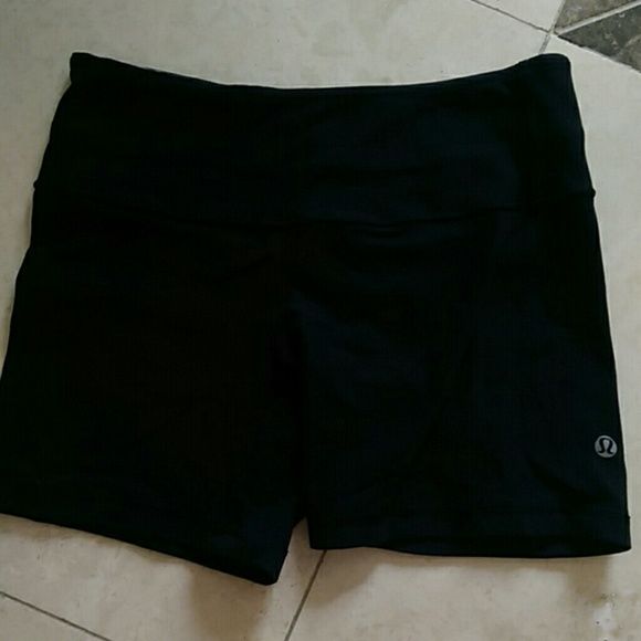Lululemon shorts. Reversible. EUC. Size 4.