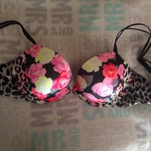worn 2-3 times Victoria secrets bra