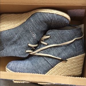 NWT 8.5 toms wedges