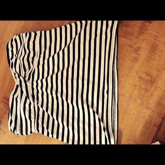 Mossimo tanking top black & white stripes XL
