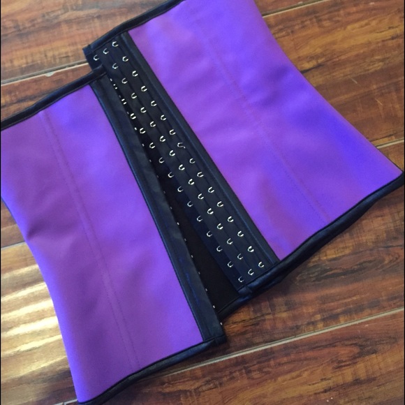 BNWOT Waist Trainer S