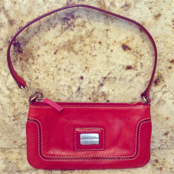 Michael Kors Handbags - MICHAEL KORS VINTAGE RED WRISTLET 👛ADORABLE 👛