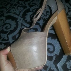 Jessica Simpson danys.