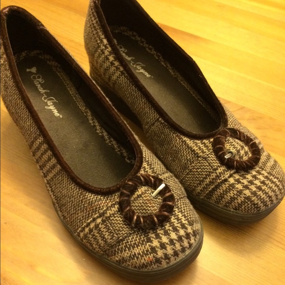 Brown plaid wedges