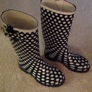Rubber rain boots
