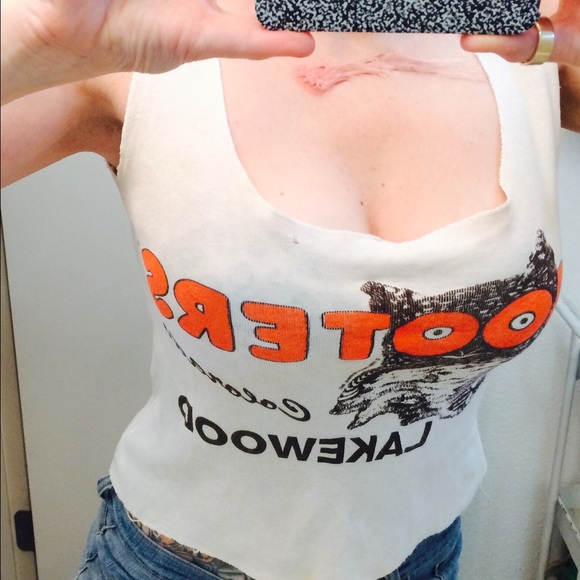 Vintage Hooters tank - Picture 2 of 4