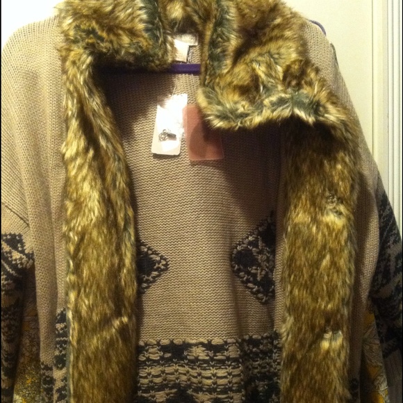 Tan fur trimmed cardigan