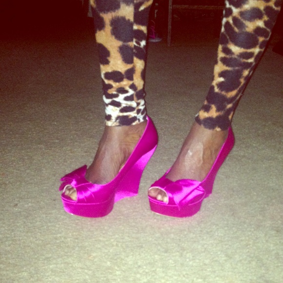Hot Fuchsia Wedge