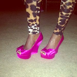 Hot Fuchsia Wedge