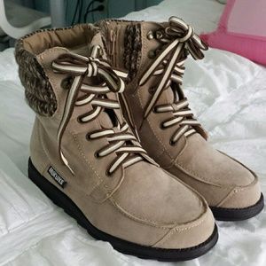 NWOT hiking boots