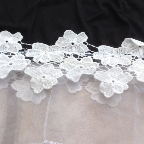 Black and lace Tunic - Picture 2 of 5