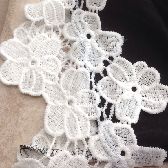 Black and lace Tunic - Picture 3 of 5