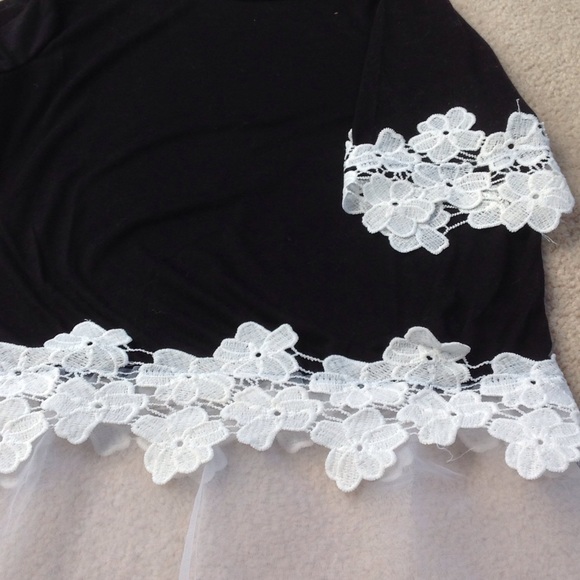 Black and lace Tunic - Picture 4 of 5