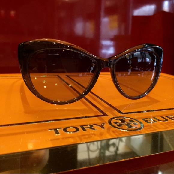 Tory burch sunglasses - Picture 2 of 4