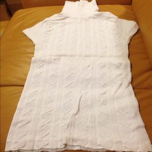 Bebe short sleeve turtleneck top stretchy material