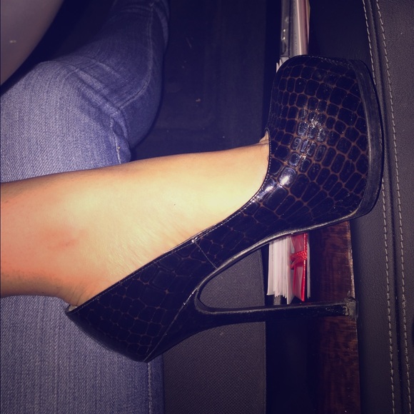 YSL Saint Laurent Tribtoo Pumps