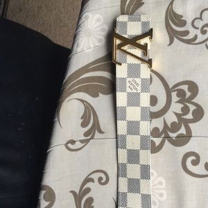 Louis Vuitton belt fits size 38-40 100% authentic