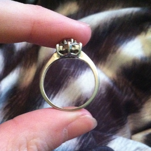 Flower Ring - Picture 3 of 4