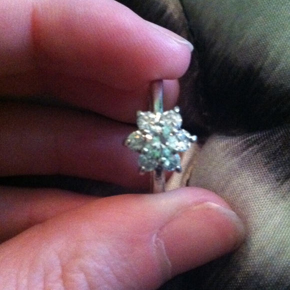 Flower Ring - Picture 4 of 4