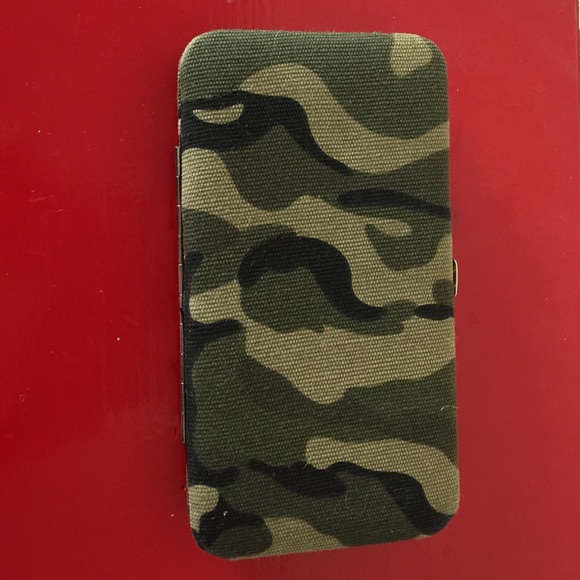 Camo Studded Wallet. - Picture 3 of 3