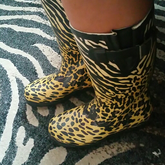 BUNDLED THESE AND YELLOW BEBE HEELS