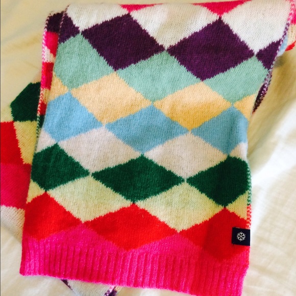 Argyle knit hat and scarf pair - Picture 4 of 4