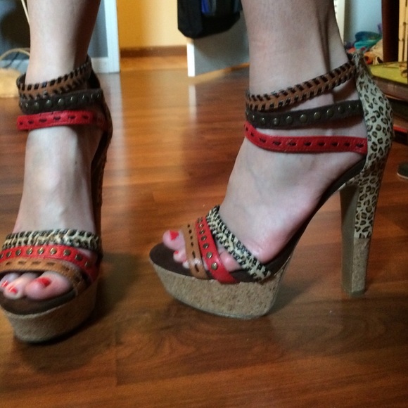 Jessica Simpson heels - Picture 3 of 4