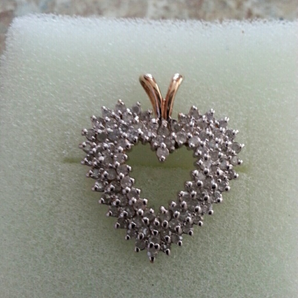 10K 1carat total weight diamond pendant