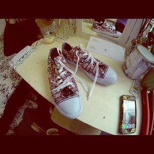 Flower print shoes