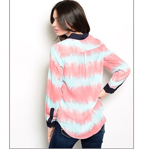 🎉HP🎉 Mint and dusty rose Blouse with navy trim - Picture 2 of 2