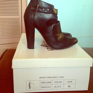 Final markdown- Forever 21 booties